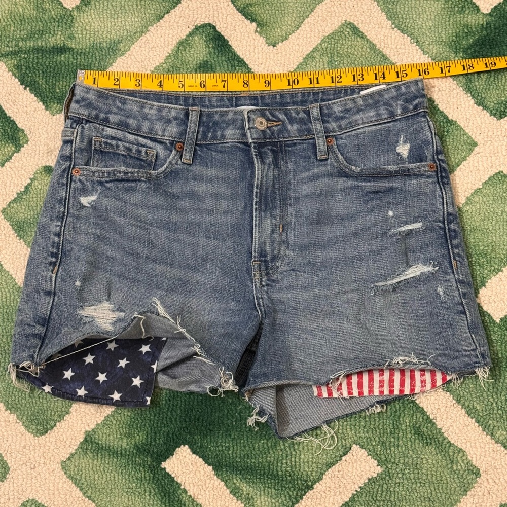 Old Navy OG denim hi rise short w/ Stars and Stripes pockets Size 10, 3in inseam